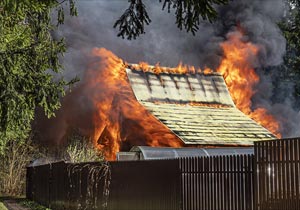 Как быстро загасить очаг возгорания дома или на даче?